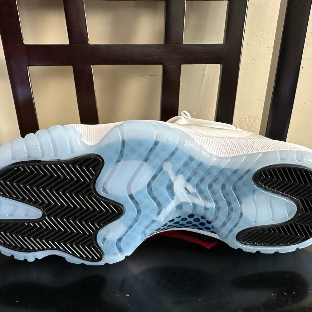 BRAND NEW Jordan 11 Retro Legend Blue - Picture 2 of 3